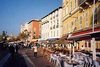 �j�[�X�̒��s�P