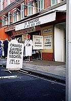 �j�[�X�̒��s�R