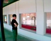 ���M�������[