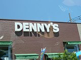 Denny's�̐V�����Ŕ�